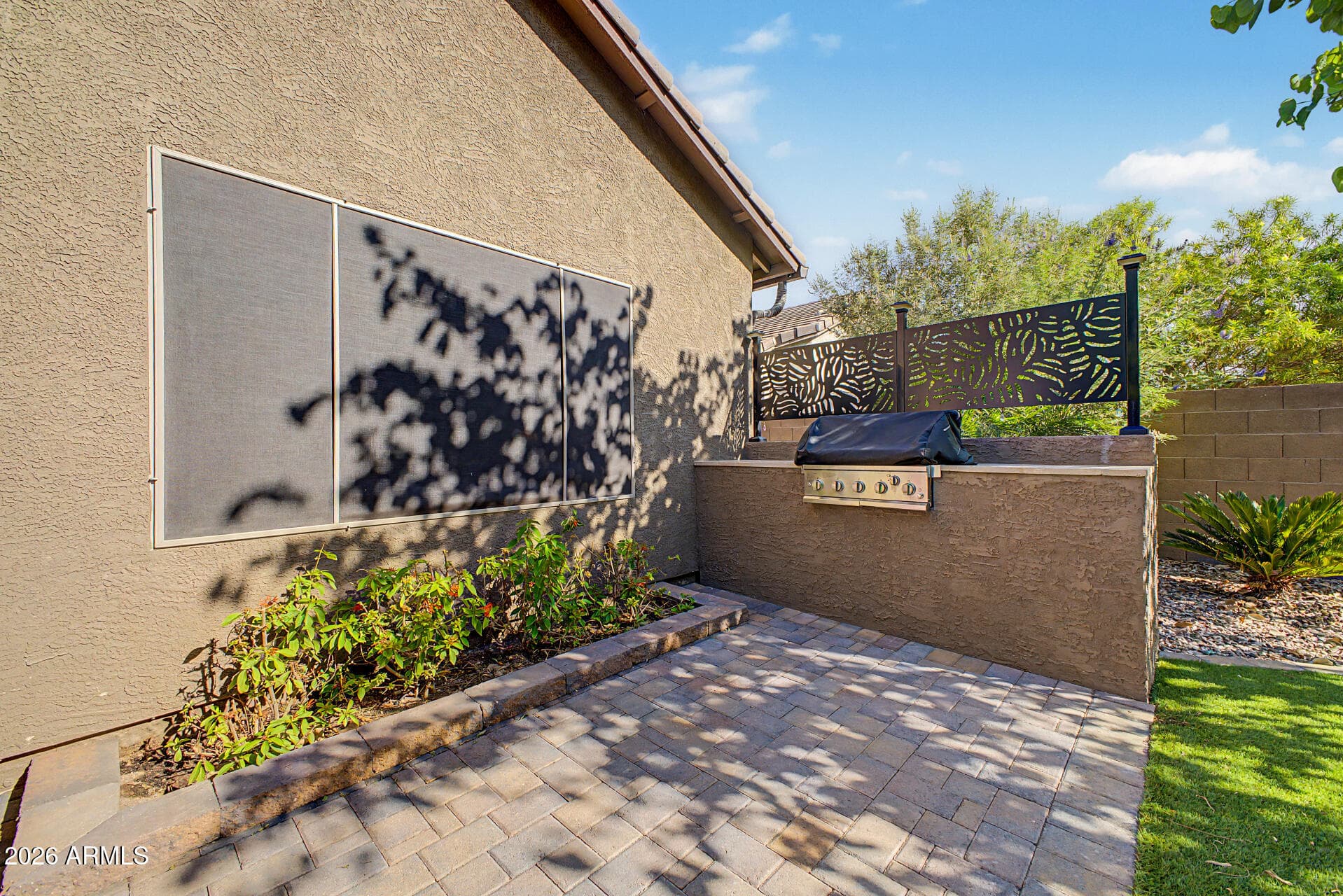 2504 N HUDSON Drive — photo 3 of 35