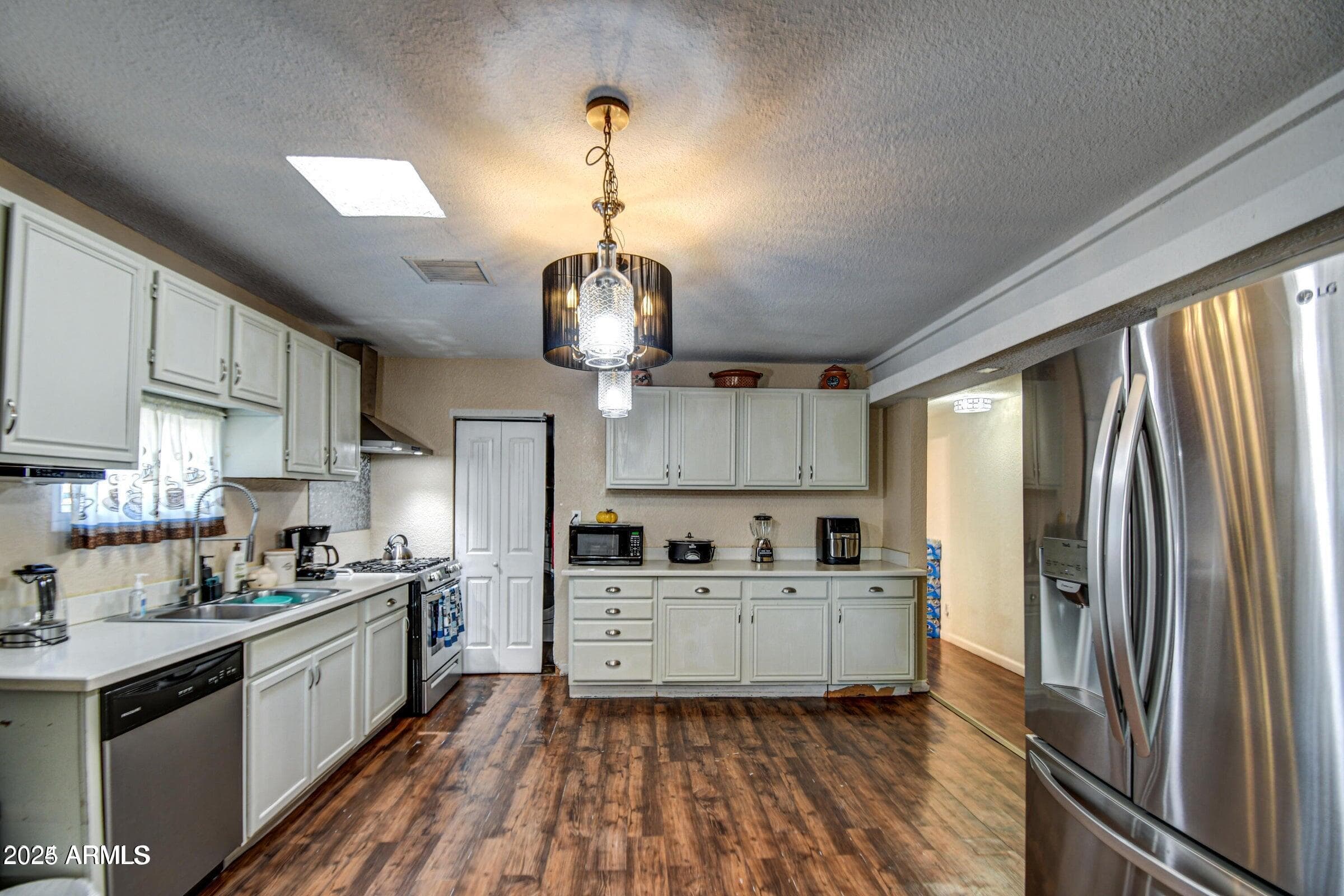 2108 W HADLEY Street — photo 4 of 6