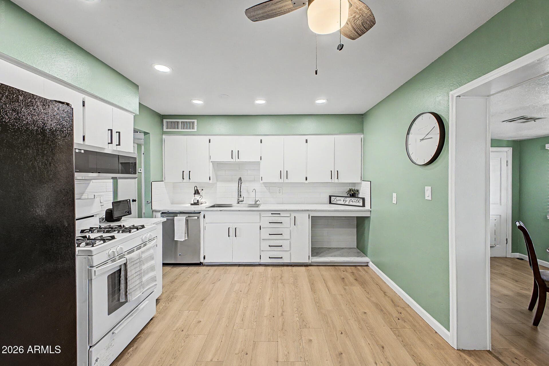 2045 W CHOLLA Street — photo 2 of 23