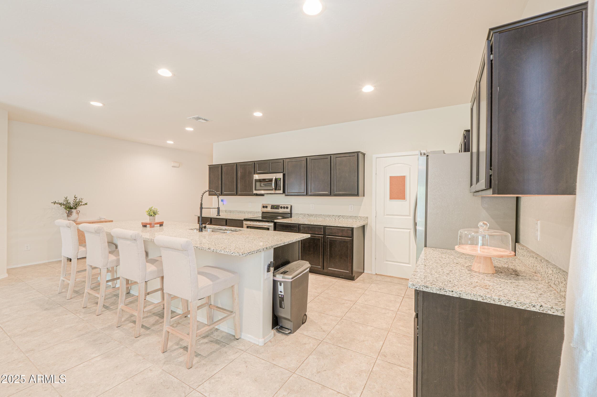 36467 W PAMPOLOMA Avenue — photo 1 of 40