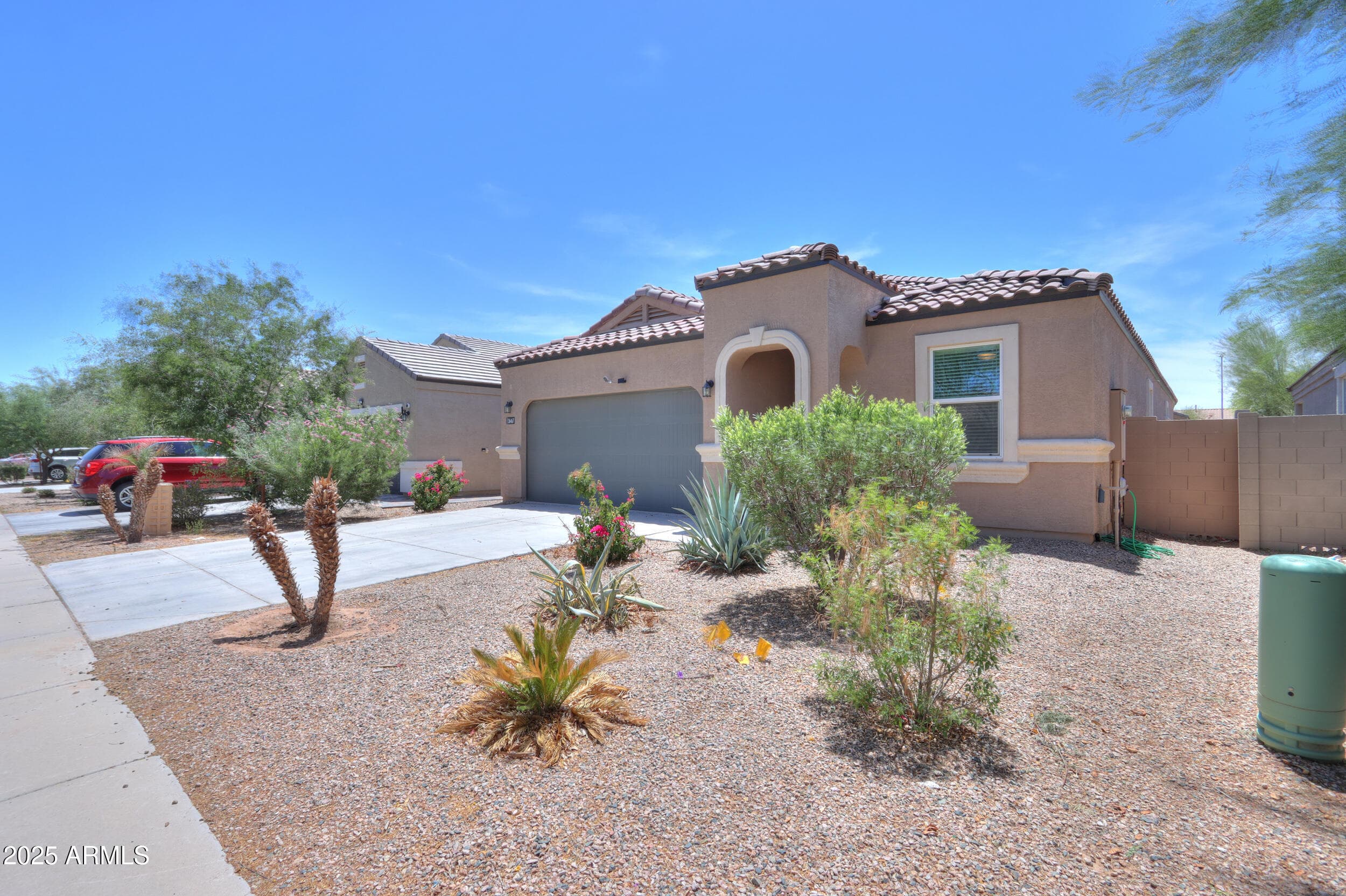 36467 W PAMPOLOMA Avenue — photo 3 of 40