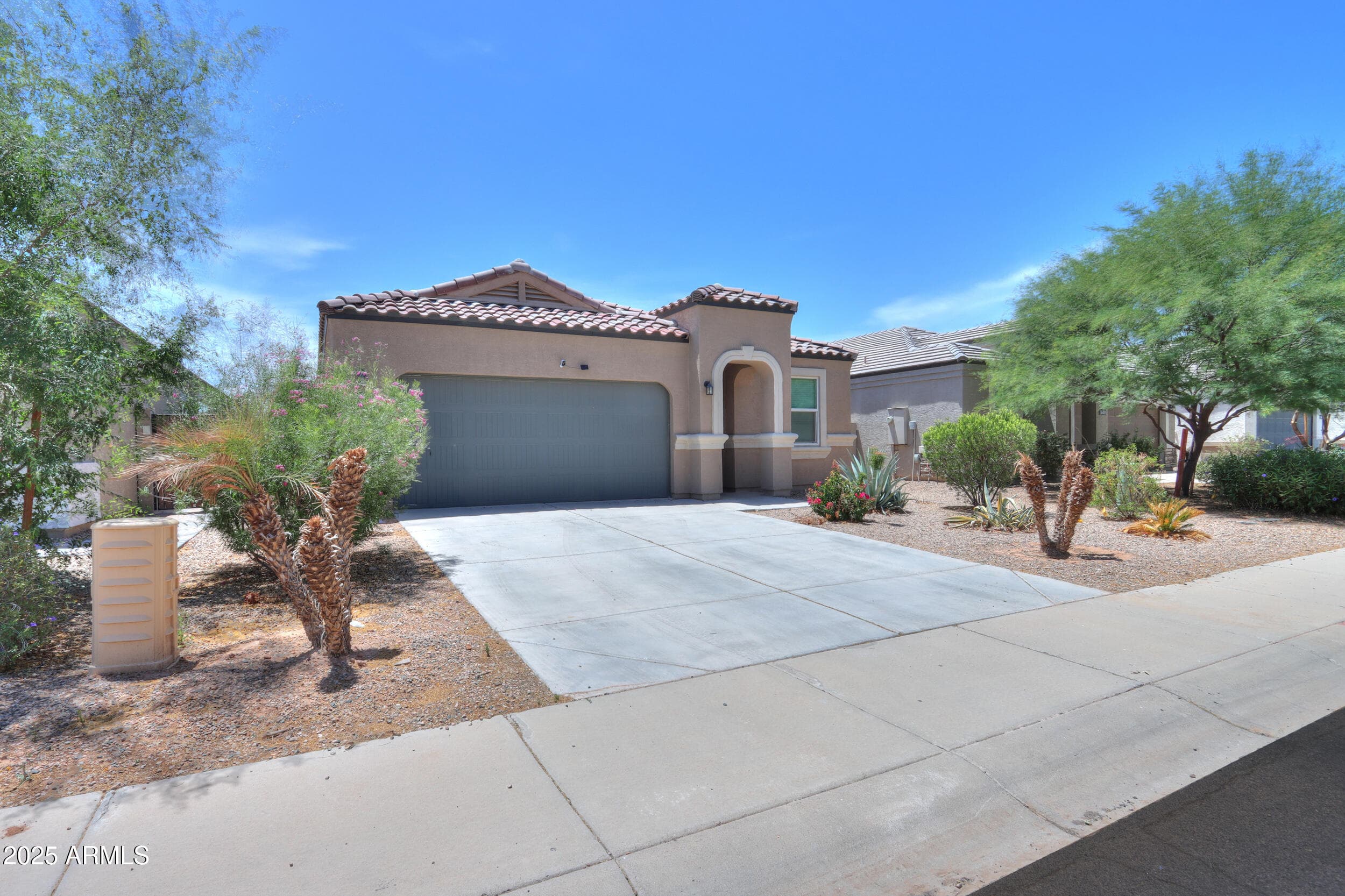 36467 W PAMPOLOMA Avenue — photo 4 of 40