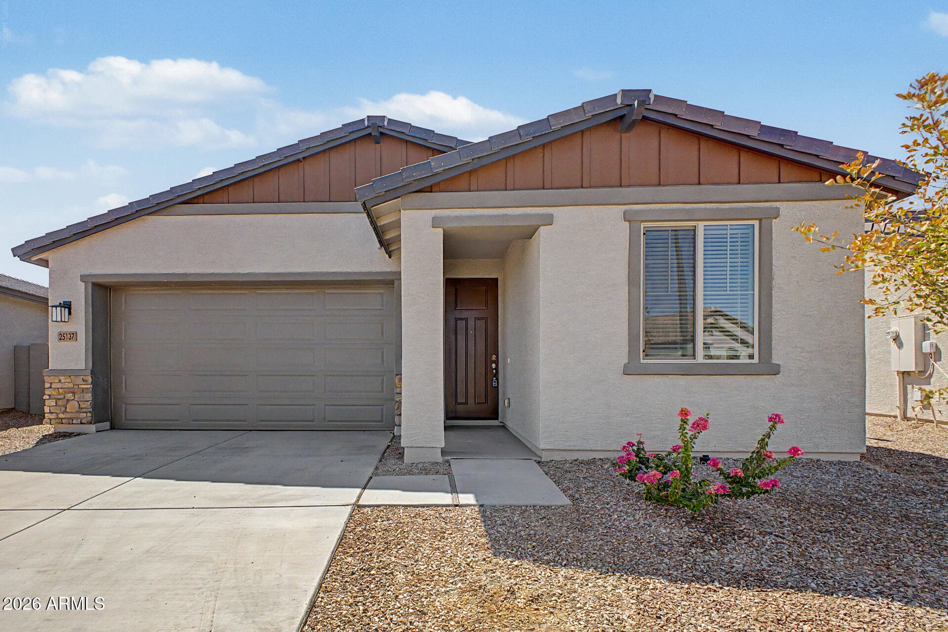 25137 W WAYLAND Drive — photo 2 of 35