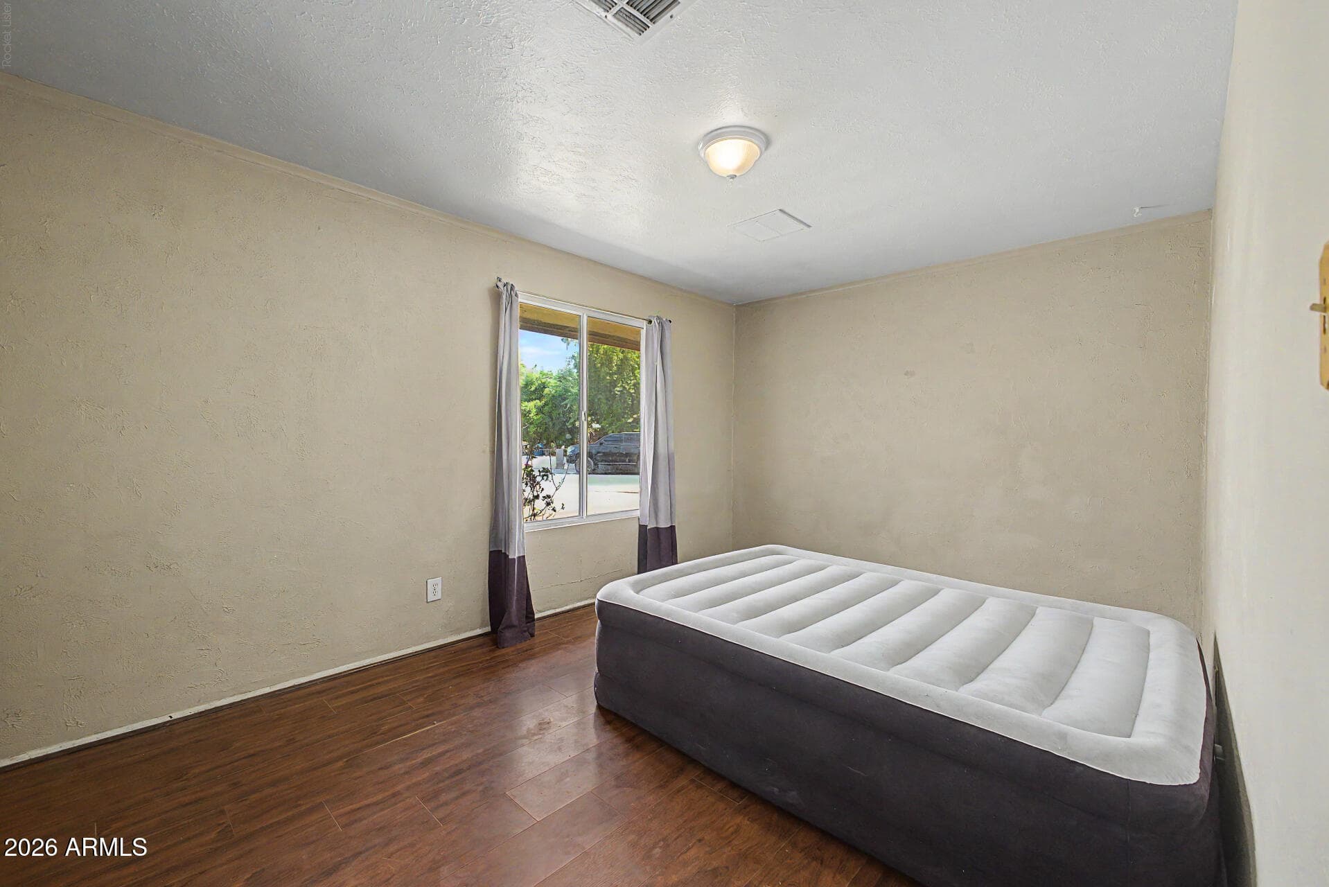 4146 N 56th Drive — photo 3 of 23