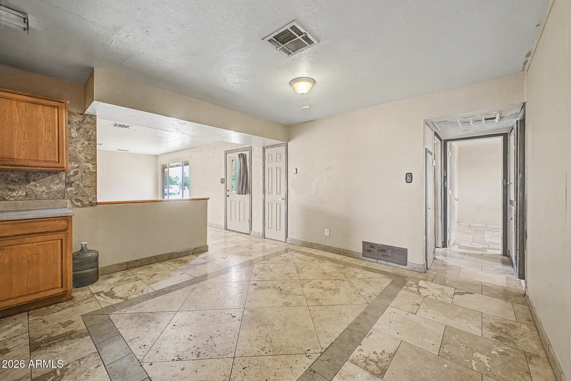 4146 N 56th Drive — photo 4 of 23
