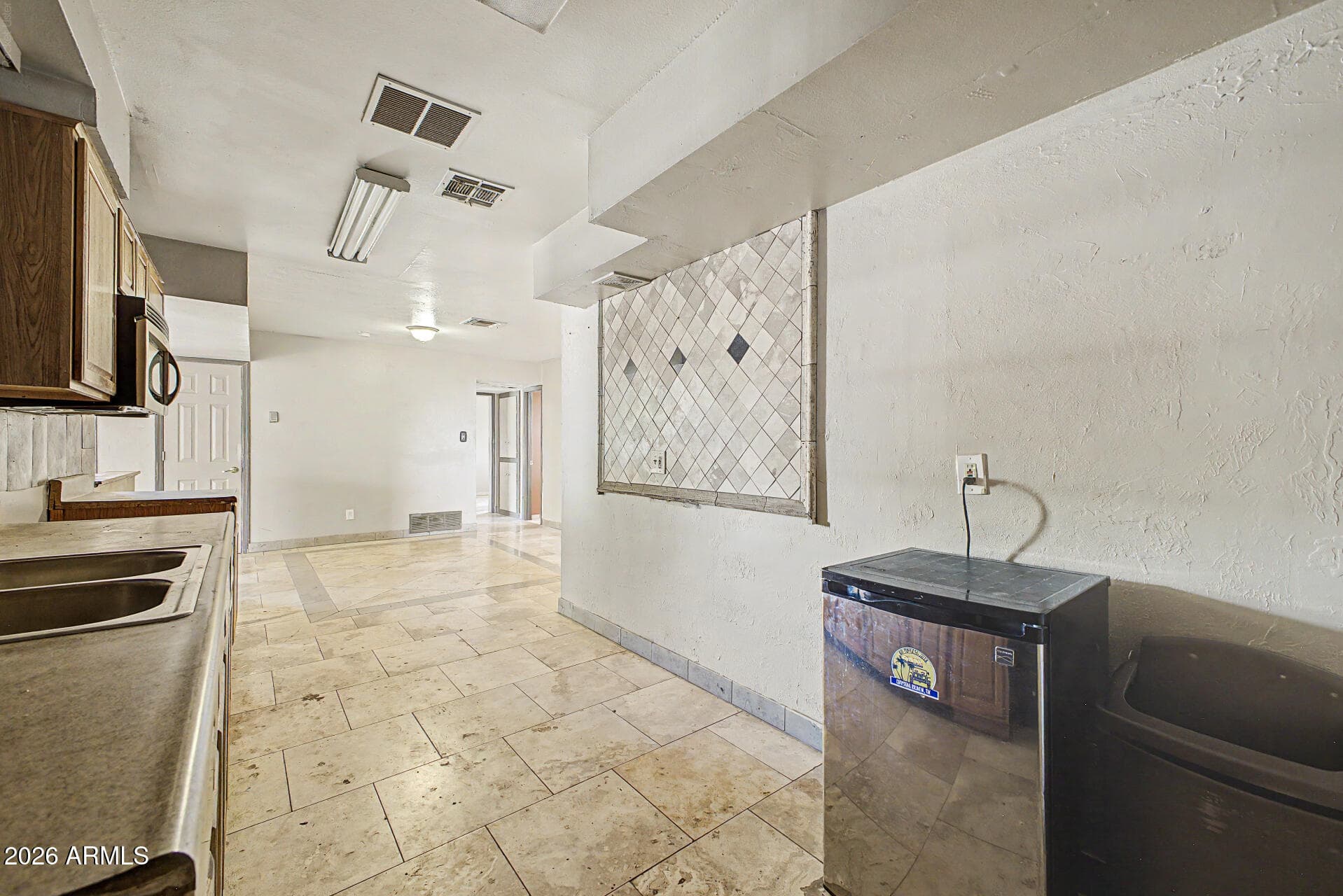 4146 N 56th Drive — photo 5 of 23