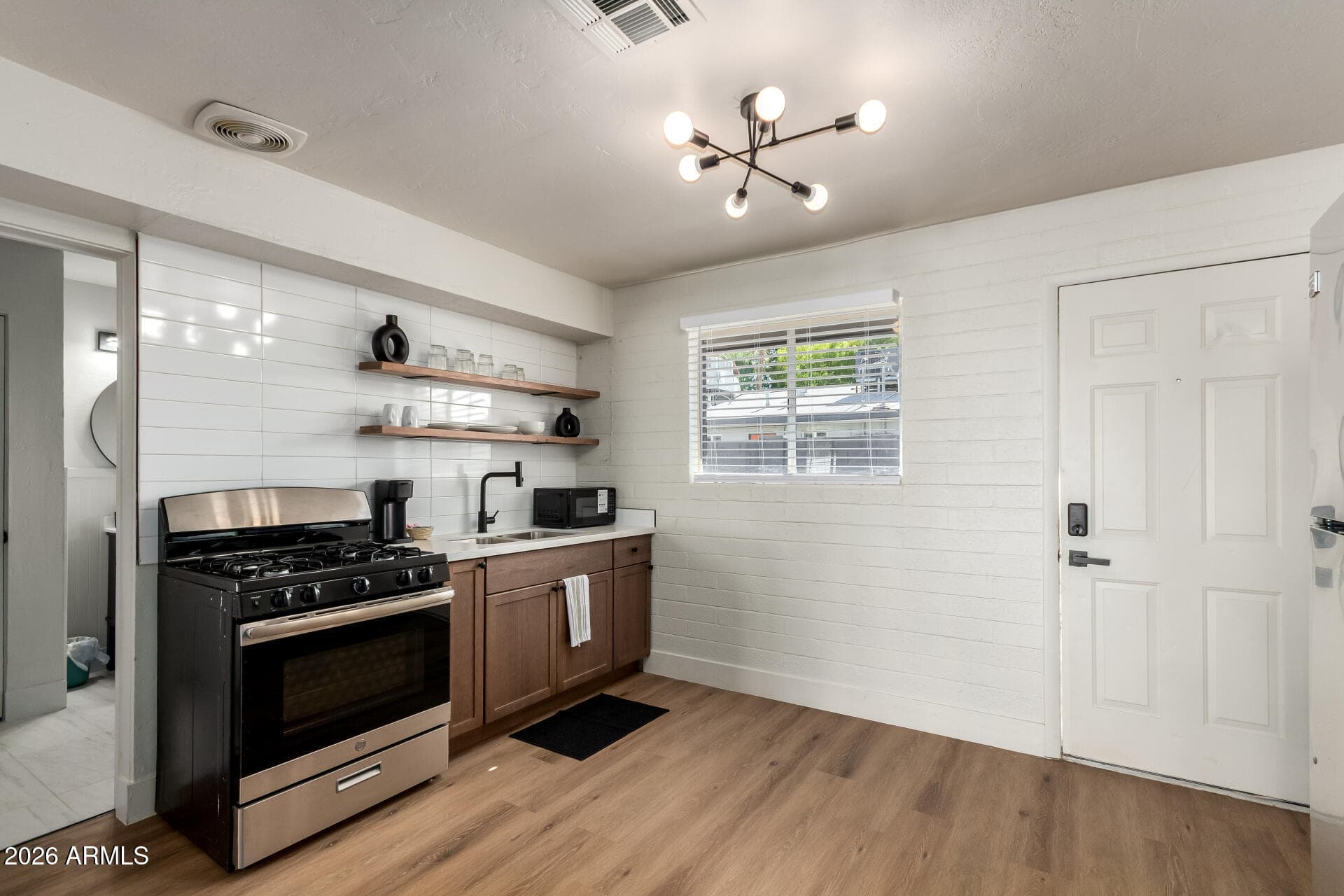 4142 N 10TH Street — photo 5 of 40
