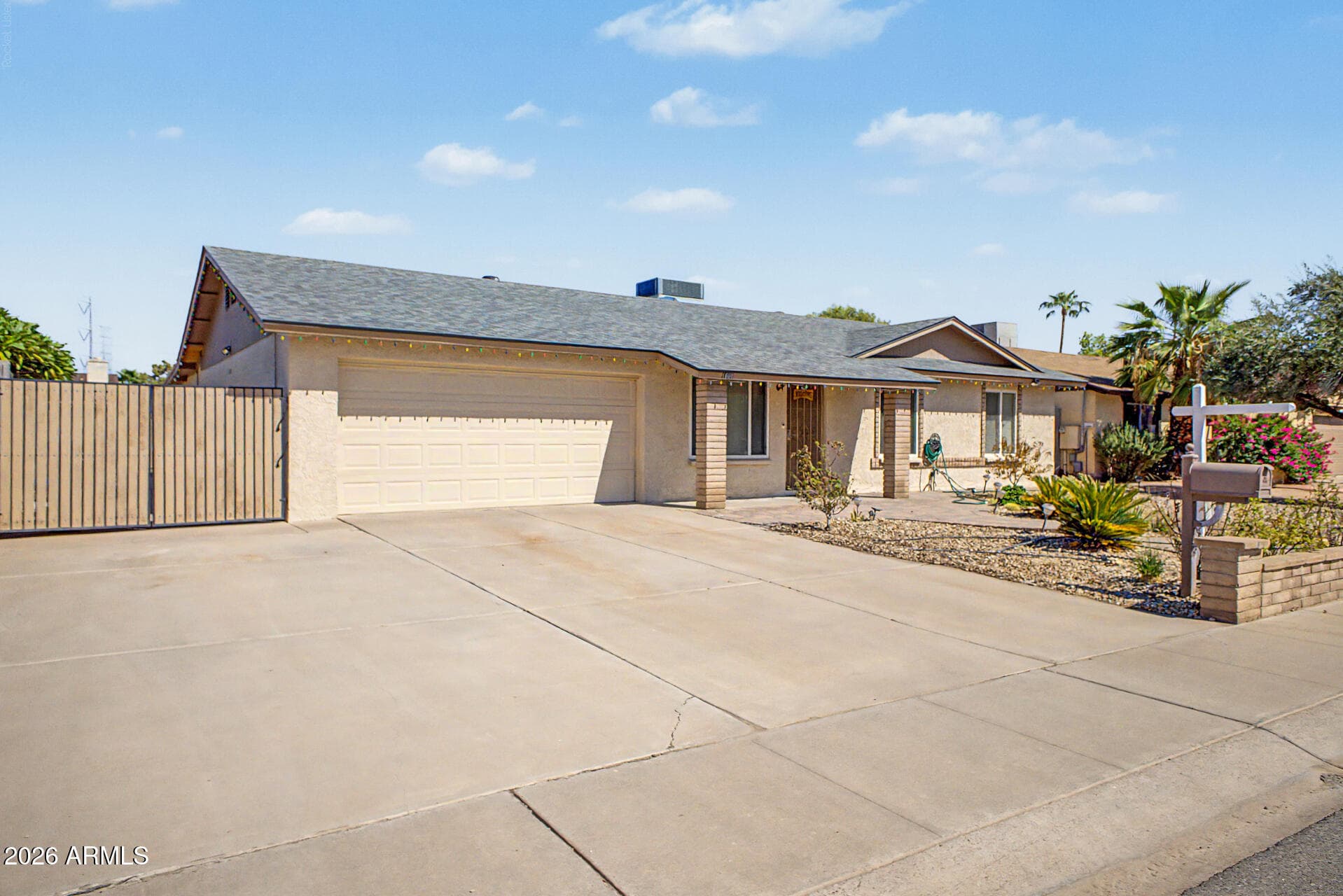 1608 W STRAFORD Drive — photo 3 of 26