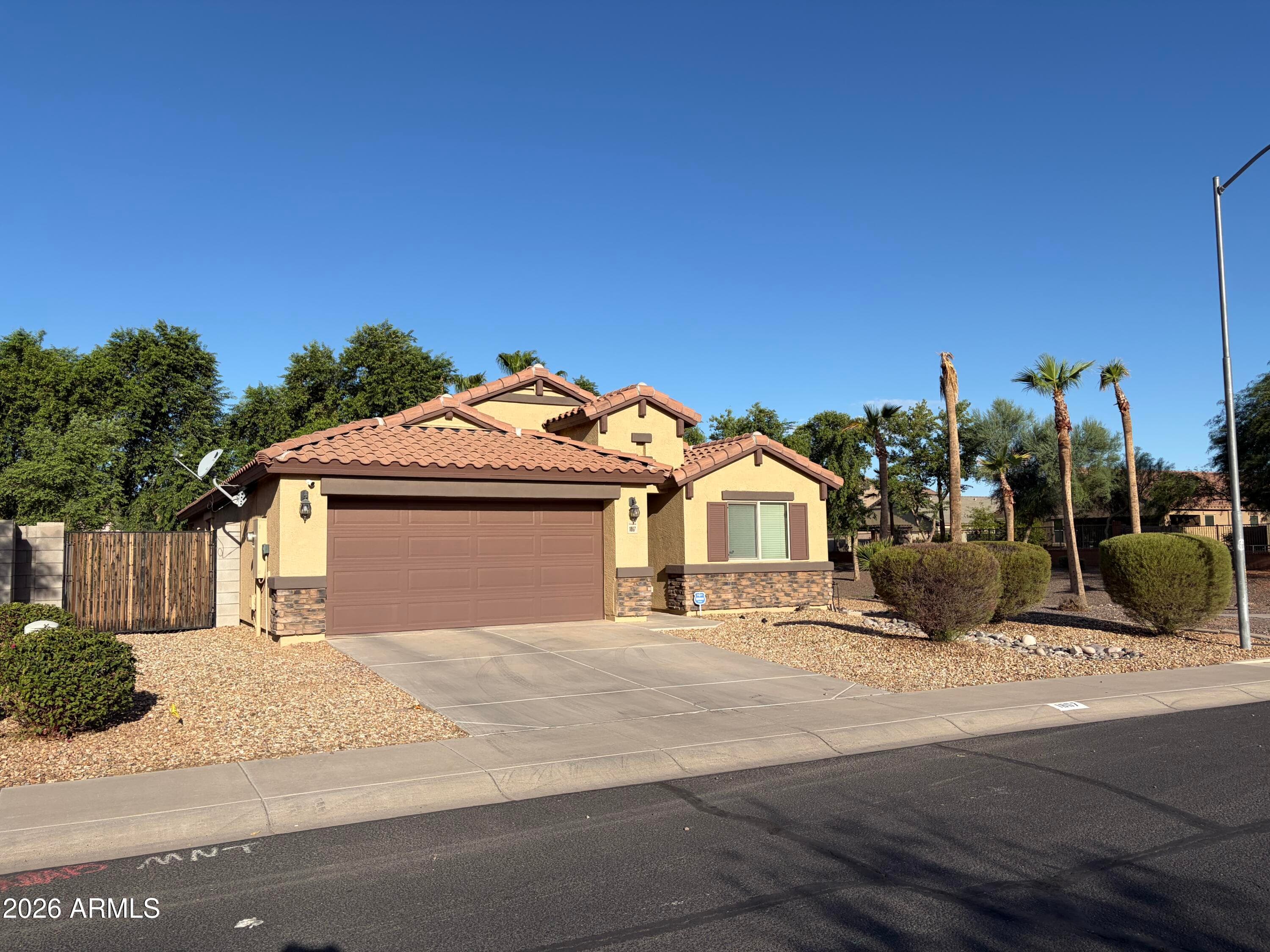 1867 N VISTA Lane — photo 1 of 2