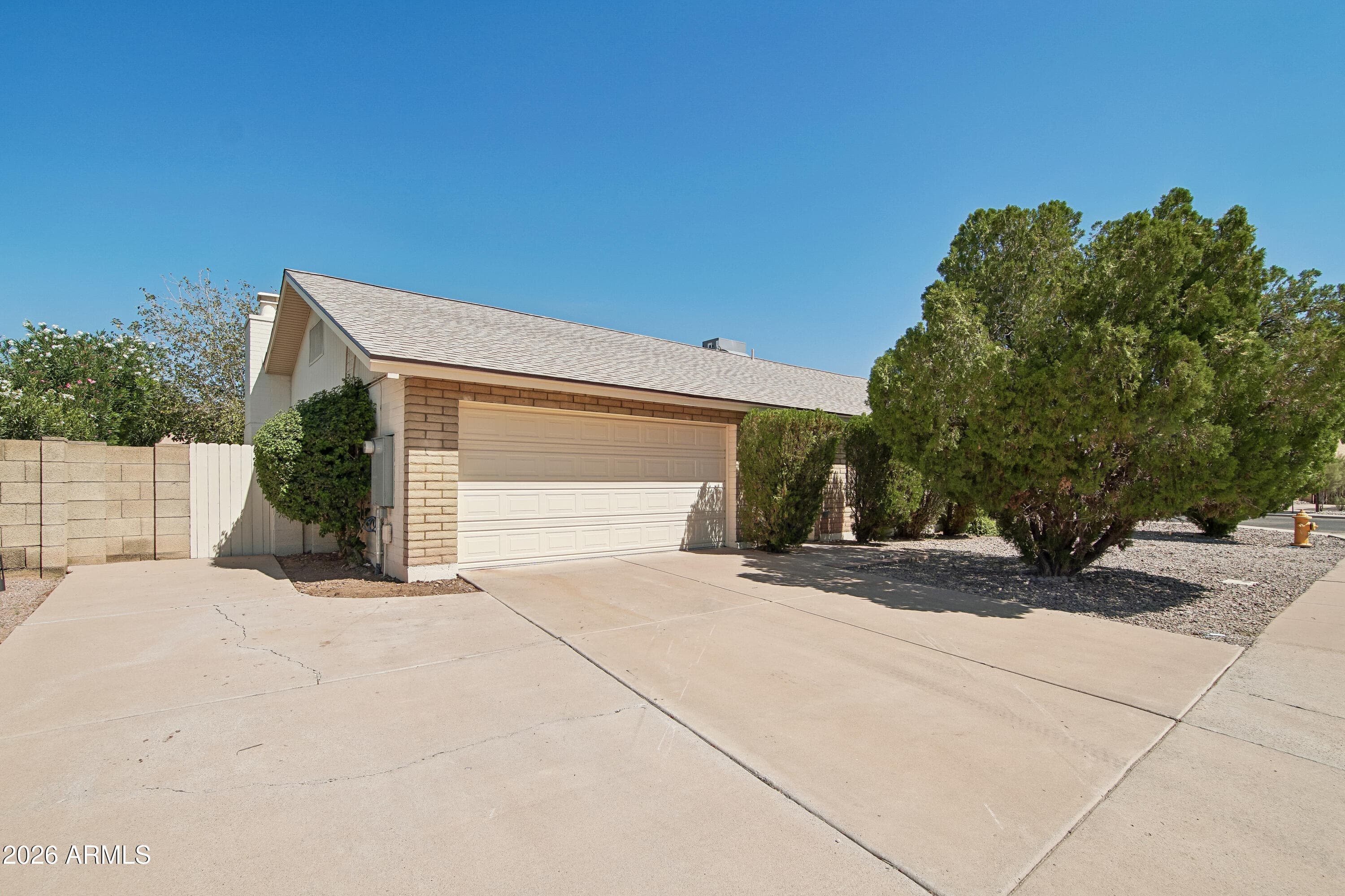 1342 W MENDOZA Avenue — photo 2 of 35