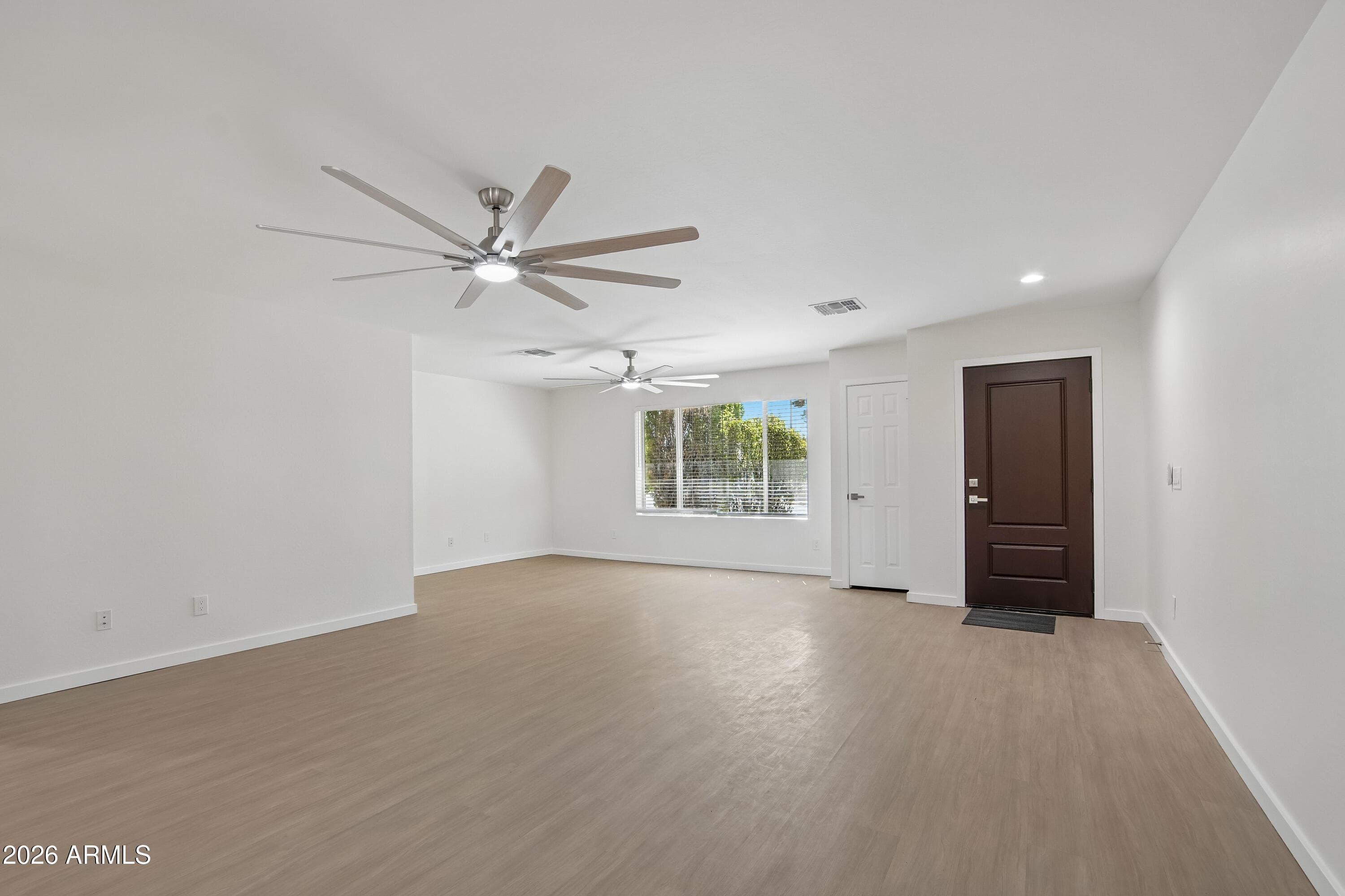 1342 W MENDOZA Avenue — photo 4 of 35