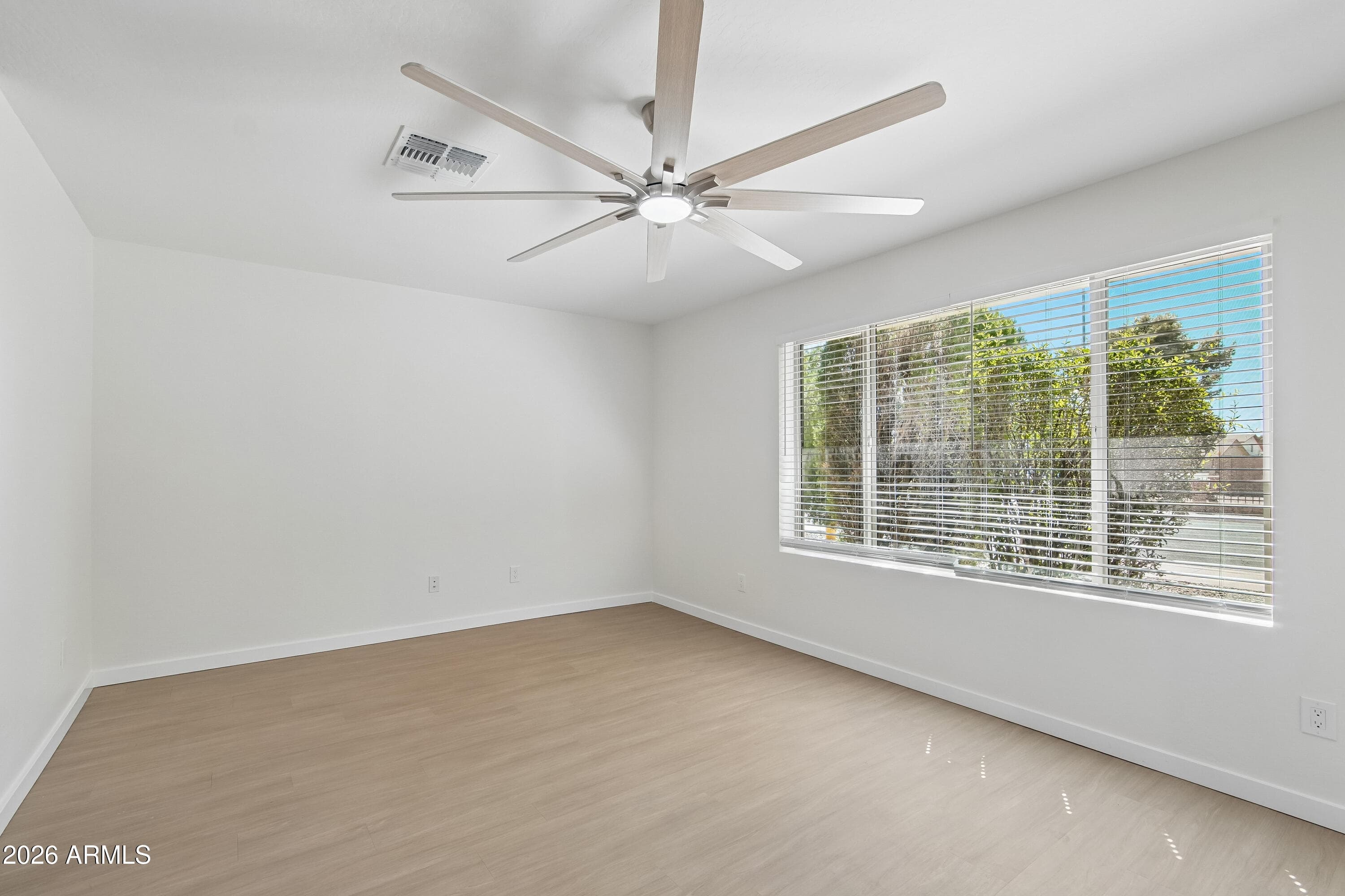 1342 W MENDOZA Avenue — photo 5 of 35